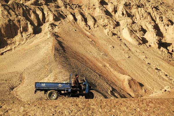 Family Truckster  - China - Photography by Katherine Keck 